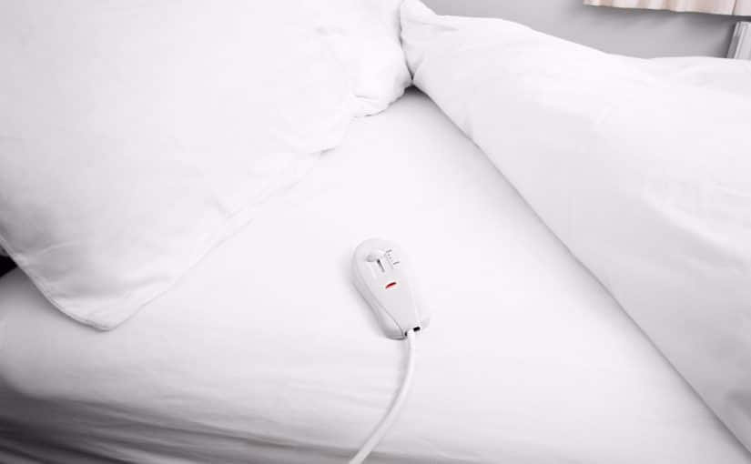 How to Put an Electric Blanket On a Bed 