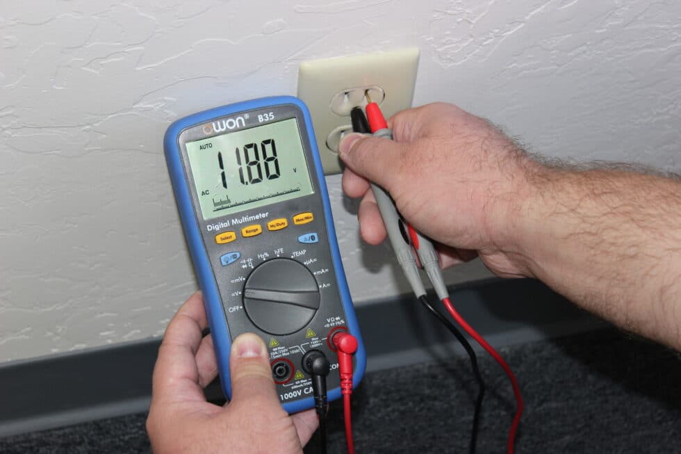 How To Test Ac Outlet With Multimeter at David Starr blog